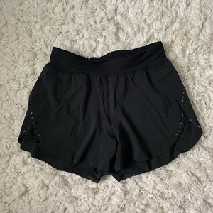 Lululemon Find Your Pace Shorts Size 4 Black